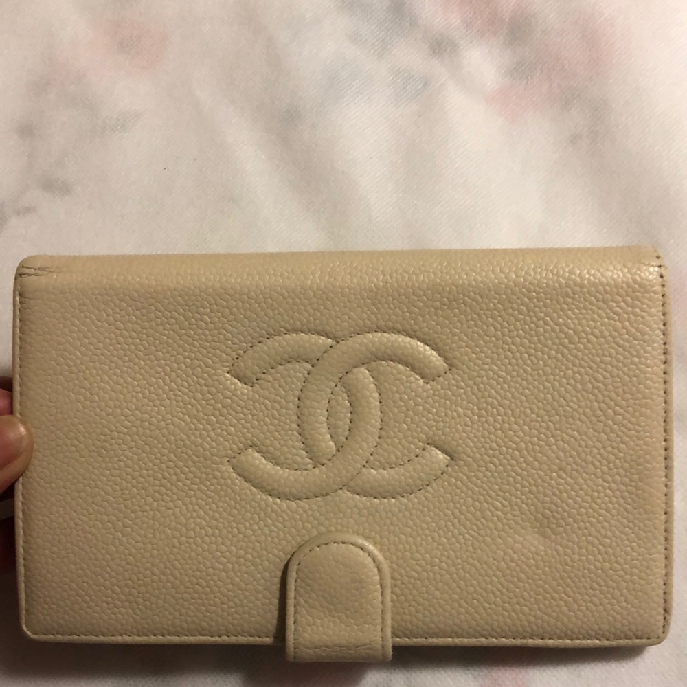 SOLD❤️Authentic Chanel Caviar CC leather wallet